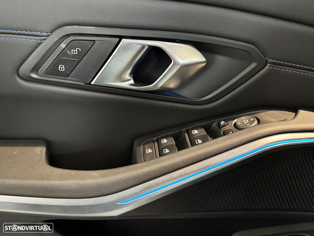 BMW 320 e Pack Desportivo M Auto - 14