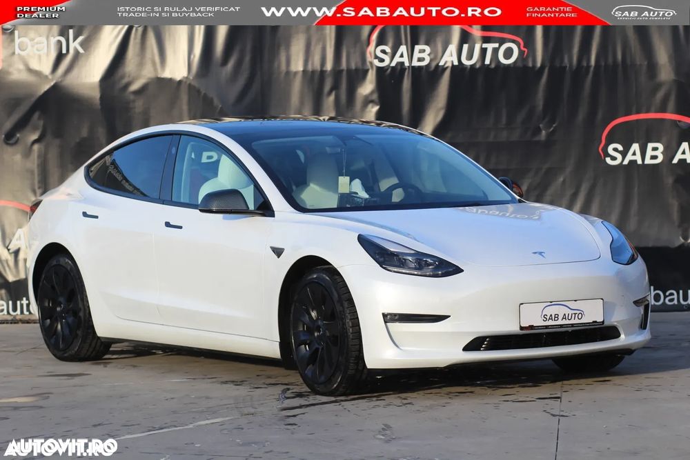 Tesla Model 3 - 1