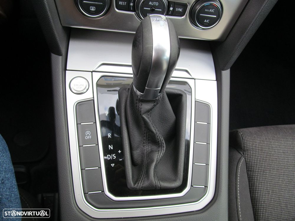 VW Passat Variant 1.6 TDI Confortline DSG - 4