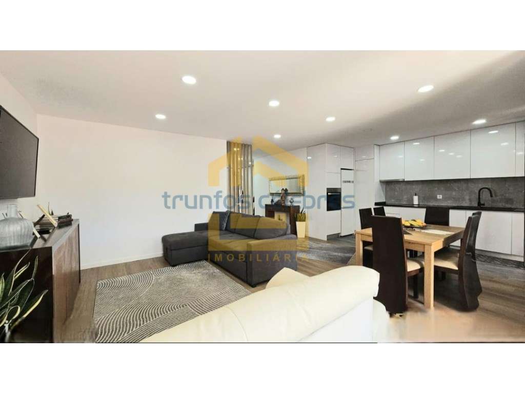 Apartamento T3 Totalmente Renovado com Terraço Privativo - Centro d... - Grande imagem: 2/27