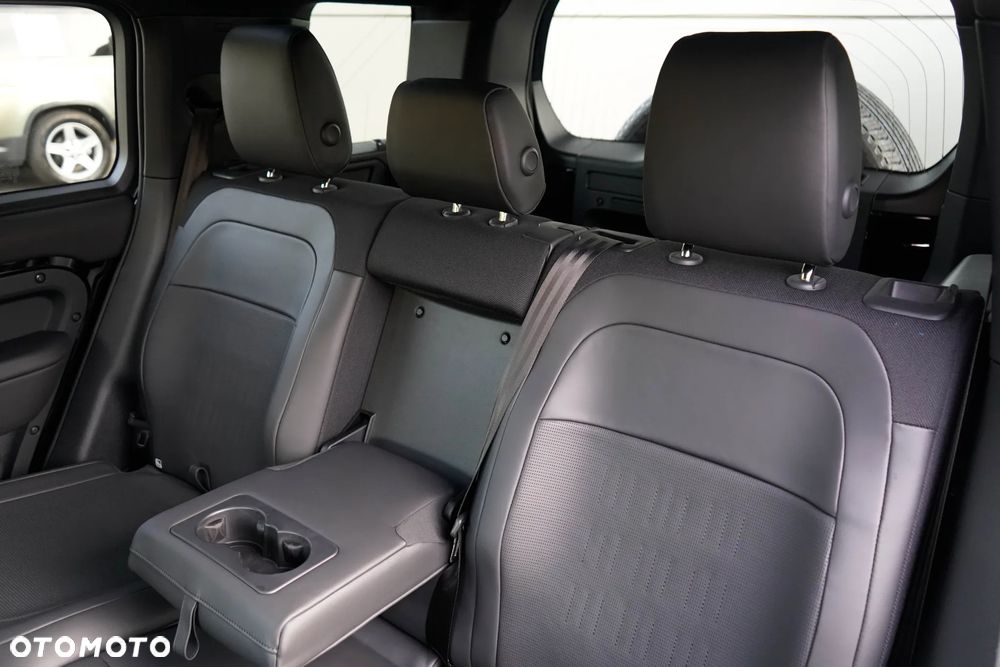 Land Rover Defender 4.4 P540 V8 Octa Black - 36