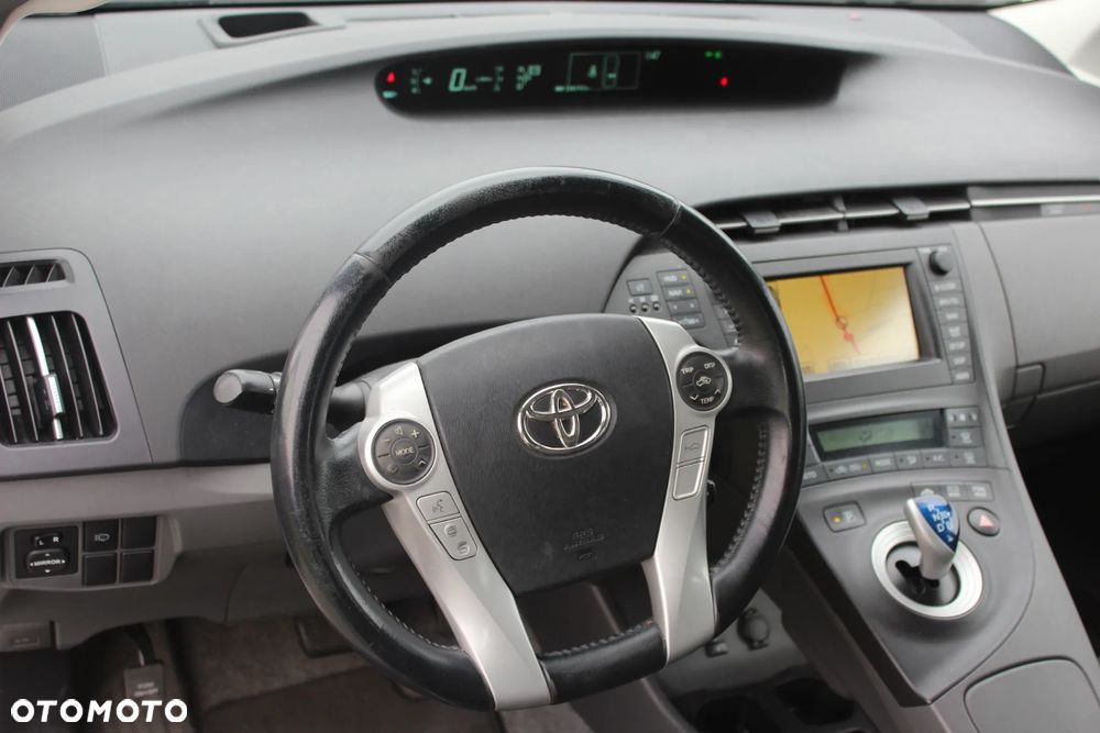 Toyota Prius (Hybrid) Executive - 14