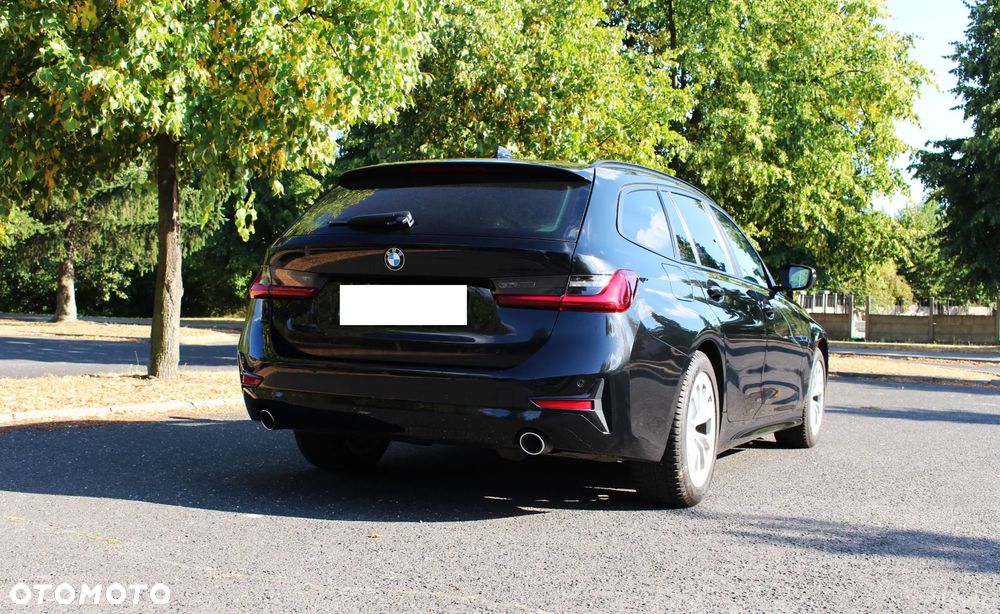 BMW Seria 3 318d Touring Advantage - 9