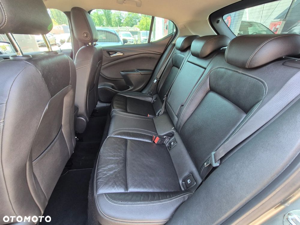 Opel Astra 1.4 T Dynamic S&S - 27