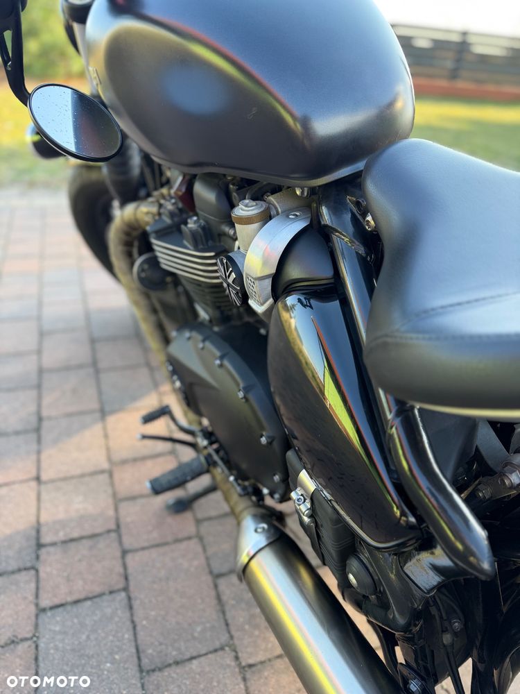 Triumph Bonneville Bobber - 8