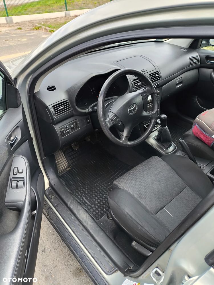 Toyota Avensis 1.8 VVT-i Luna - 11