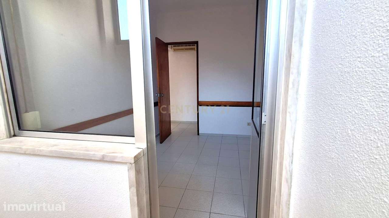 GRANDE OPORTUNIDADE. Escritório Renovado em Setúbal com Vista Panorâmi - Grande imagem: 3/10