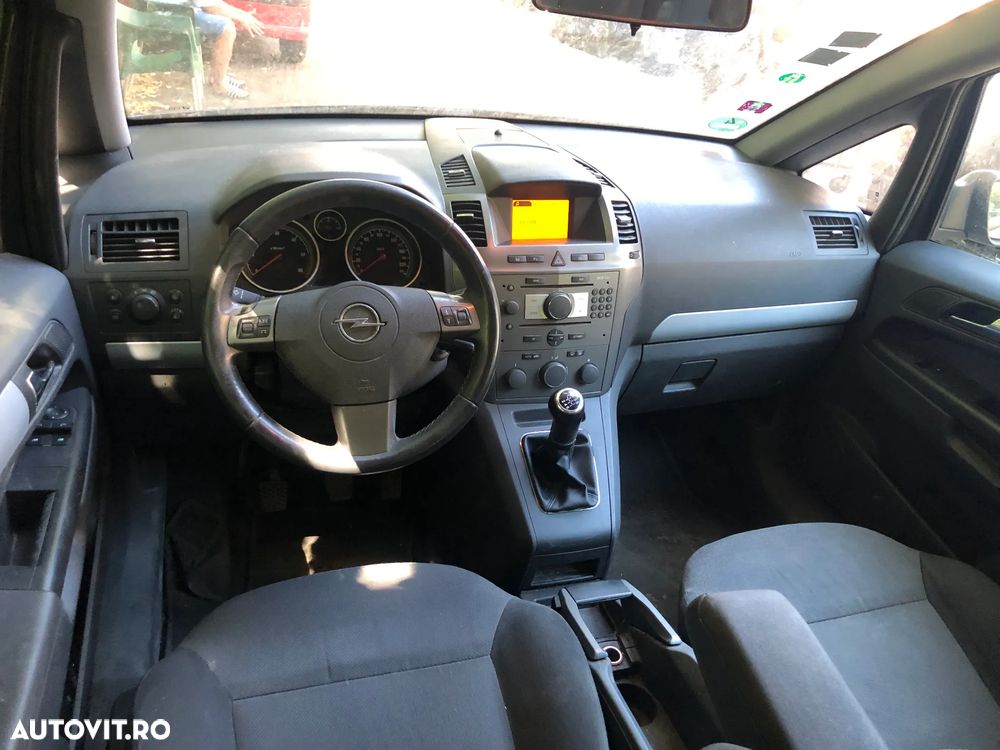 Dezmembrez Opel Zafira 2006 1,9 diesel 120CP - 4