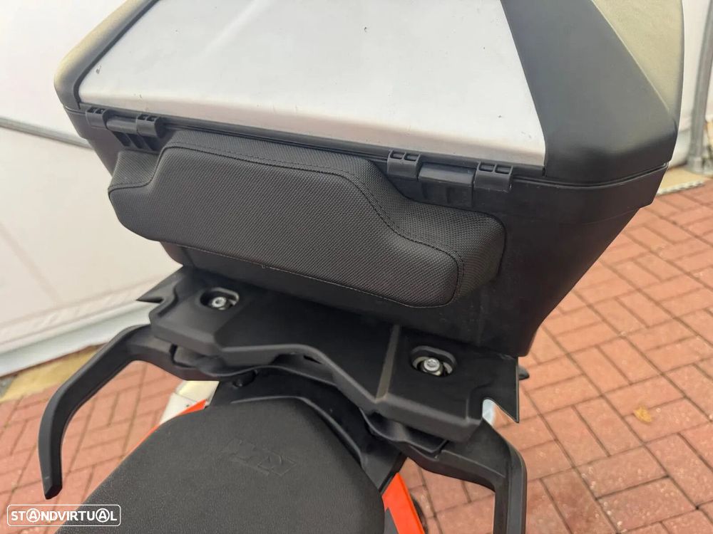 KTM 890 - 17