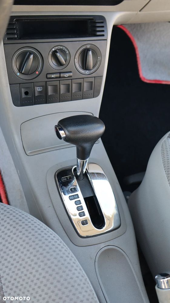 Volkswagen Polo 1.4 16V Basis - 7
