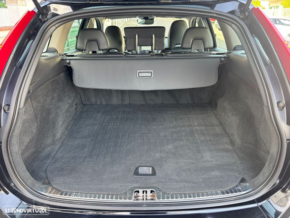 Volvo XC 60 2.0 D4 R-Design - 11