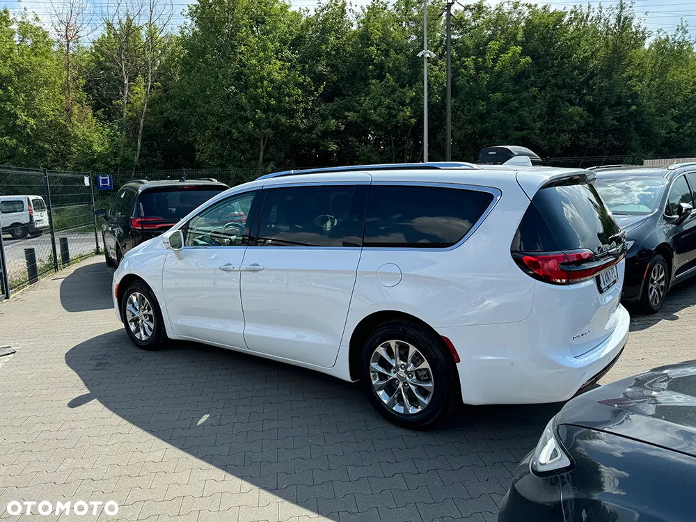 Chrysler Pacifica - 5