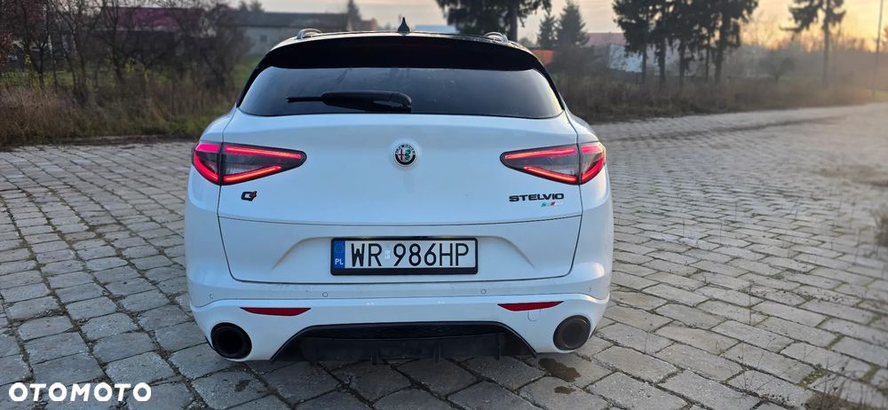 Alfa Romeo Stelvio 2.0 Turbo 16V AT8-Q4 Veloce Ti - 12