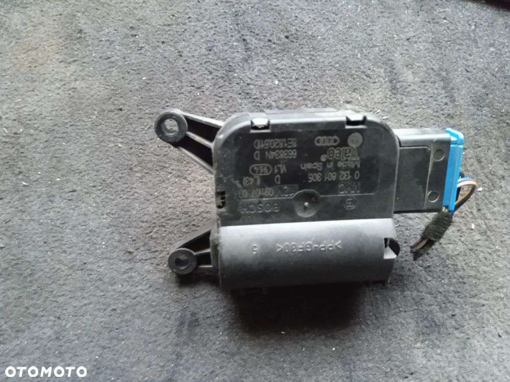 SILNICZEK NAGRZEWNICY AUDI A4 B6 B7 8E1820511D - 2