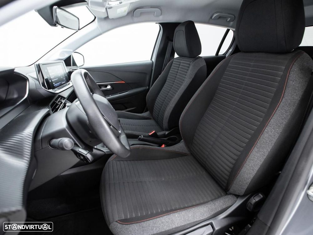 Peugeot 208 - 8