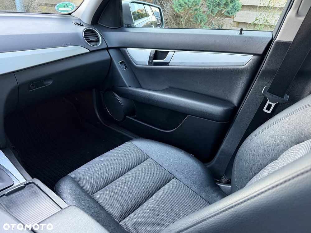 Mercedes-Benz Klasa C 200 Kompressor Automatik Avantgarde - 25