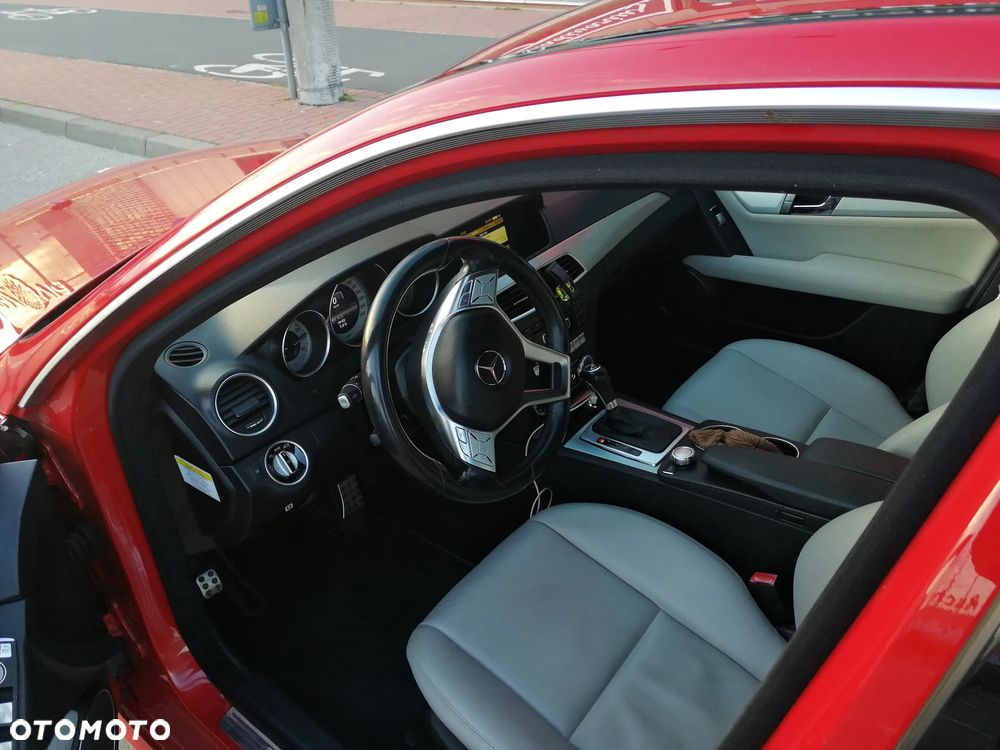 Mercedes-Benz Klasa C 250 CGI BlueEff Avantgarde - 16