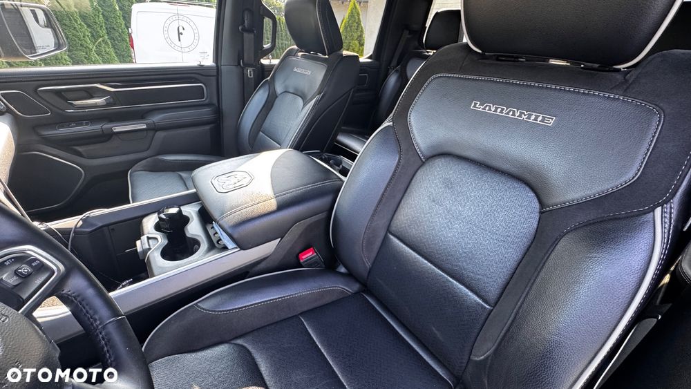 RAM 1500 5.7 eTorque Crew Cab Shortbed Laramie Black - 17