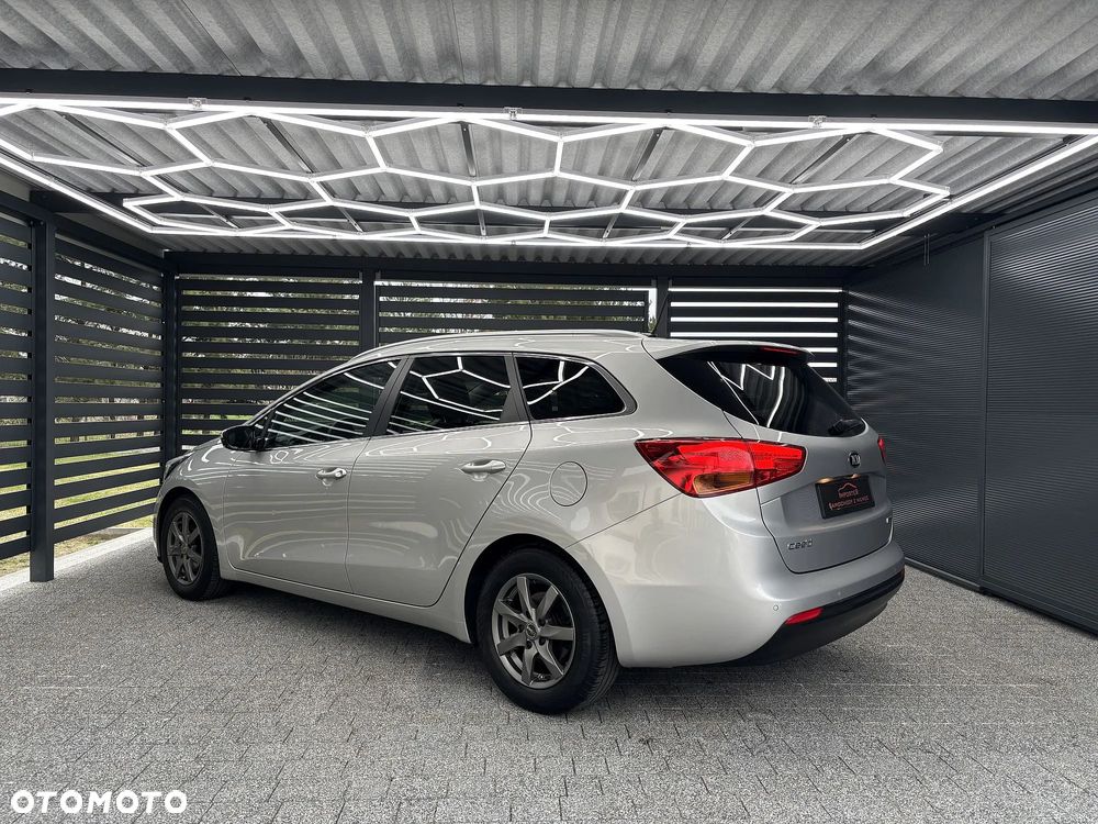 Kia Ceed 1.6 GDI Dream Team Edition - 4