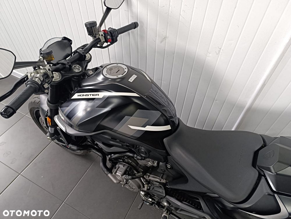 Ducati Monster - 10