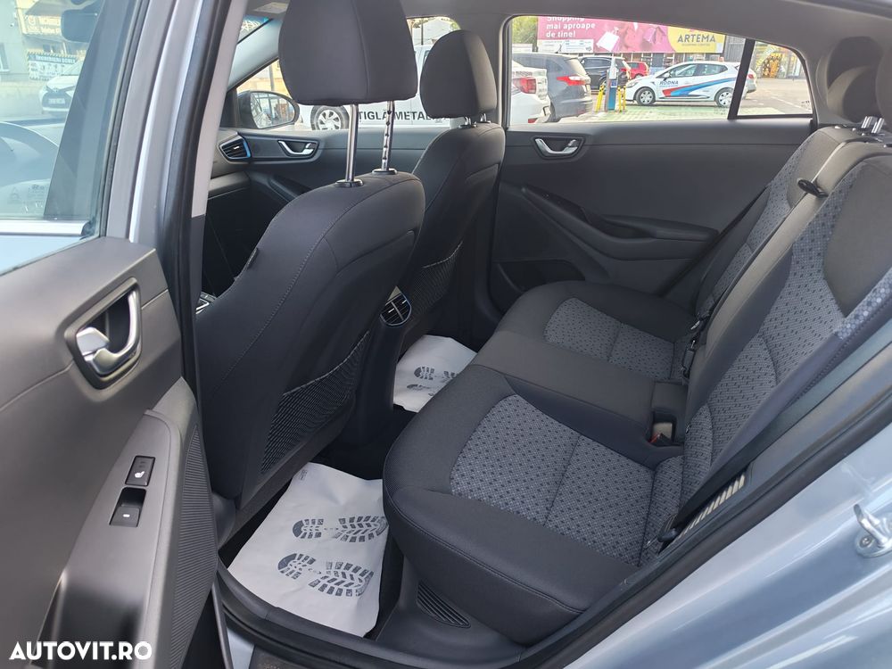 Hyundai IONIQ 1.6 GDI Premium - 11
