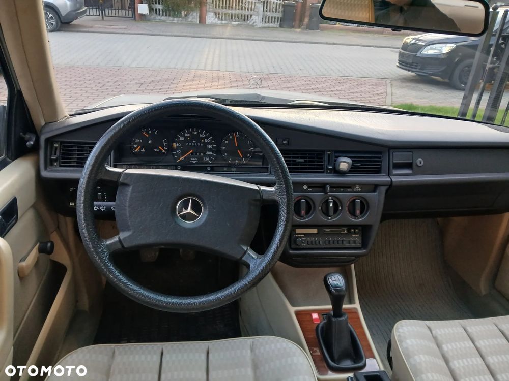 Mercedes-Benz W201 (190) - 19
