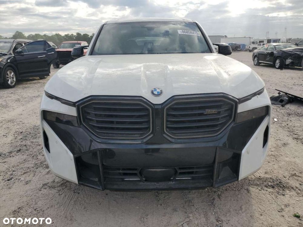 BMW XM - 8