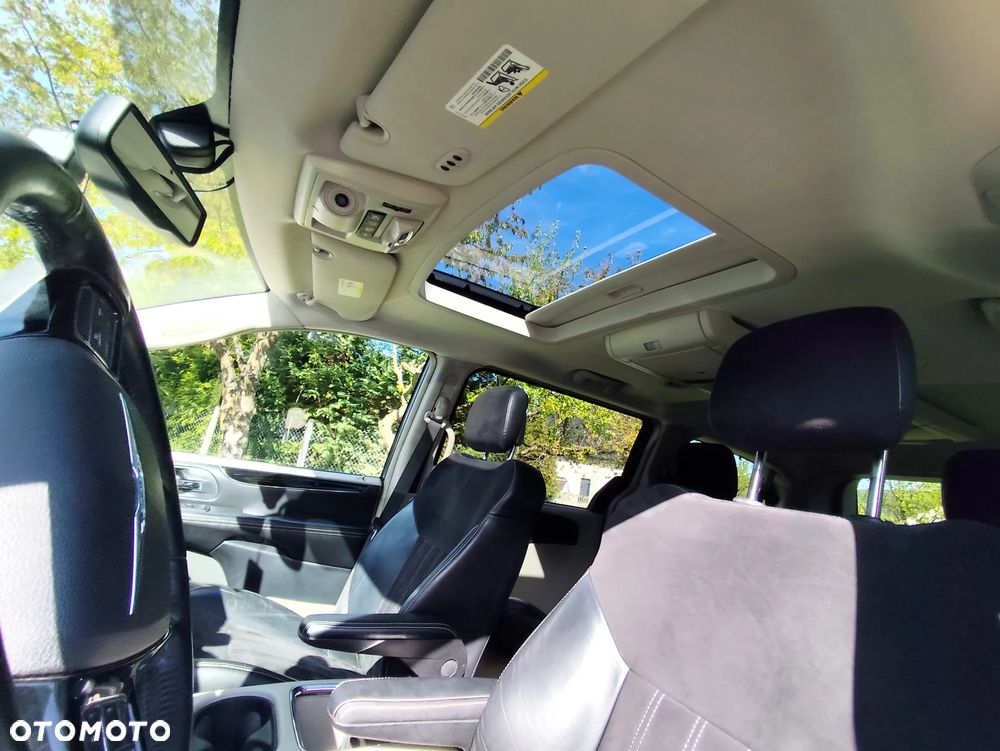 Chrysler Town & Country 3.6 Limited - 20