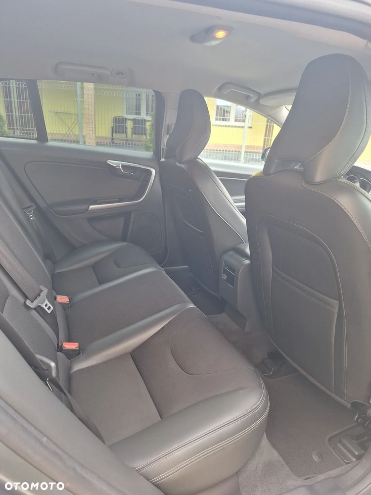 Volvo V60 Cross Country D3 Geartronic Kinetic - 25