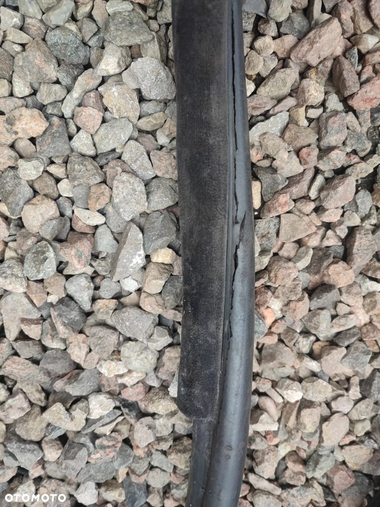 BMW E46 COUPE ORYGINALNE CZARNE USZCZELKI DRZWI LEWA / PRAWA ( USZCZELKA LEWA / PRAWA DRZWI )  PODGRZEWANE EUROPA O NR. 51 71 7 161 687 / 51 71 7 161 688 OEM - 24