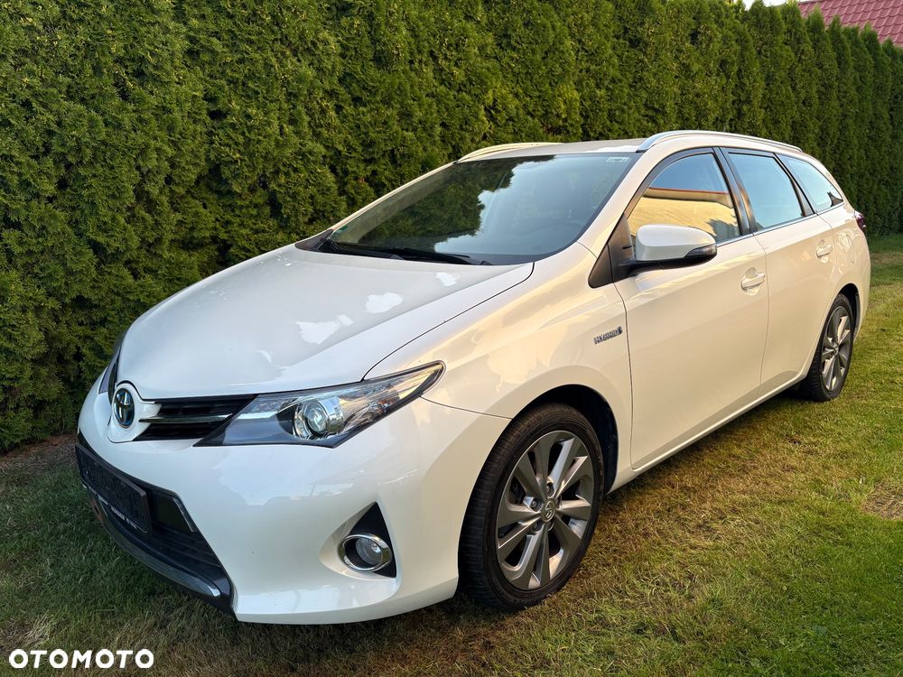 Toyota Auris 1.8 HSD Luna - 1