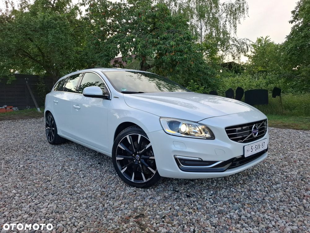 Volvo V60 D6 AWD Plug-in Hybrid R-Design Summum - 22