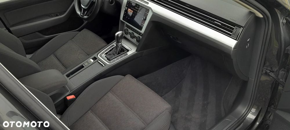Volkswagen Passat - 17