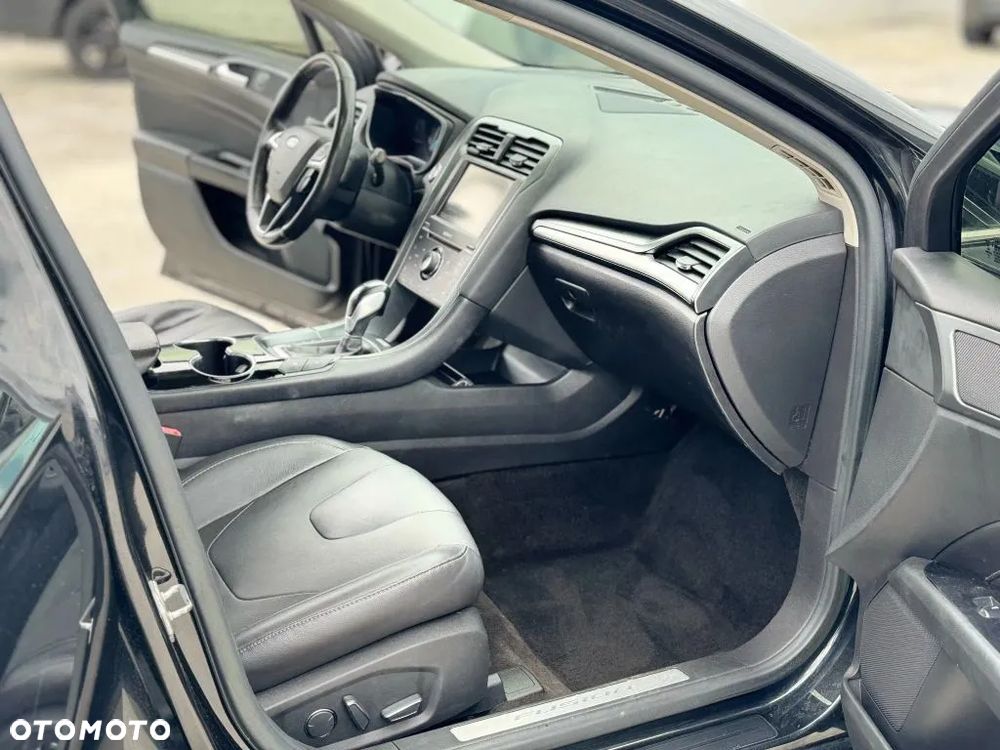 Ford Fusion 2.0 EcoBoost Titanium - 19