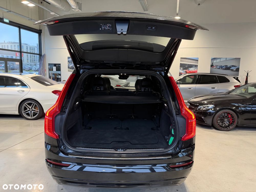 Volvo XC 90 T8 AWD Plug-In Hybrid R-Design 7os - 24