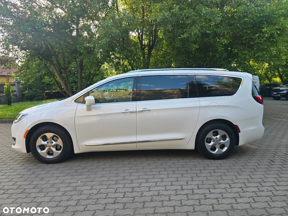 Chrysler Pacifica - 4