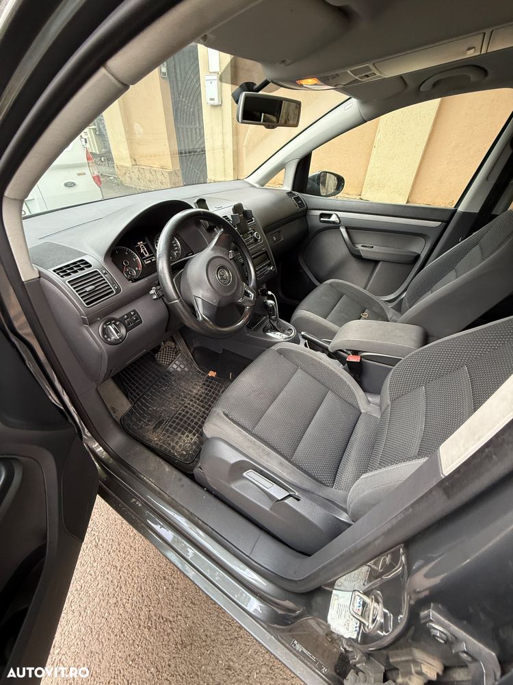 Volkswagen Touran - 11