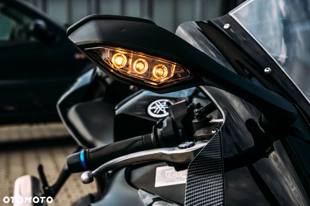 Yamaha R1 - 7