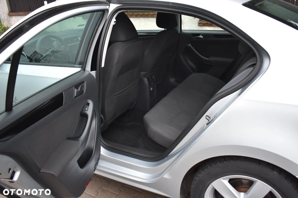 Volkswagen Jetta 1.6 TDI Comfortline CityLine - 12