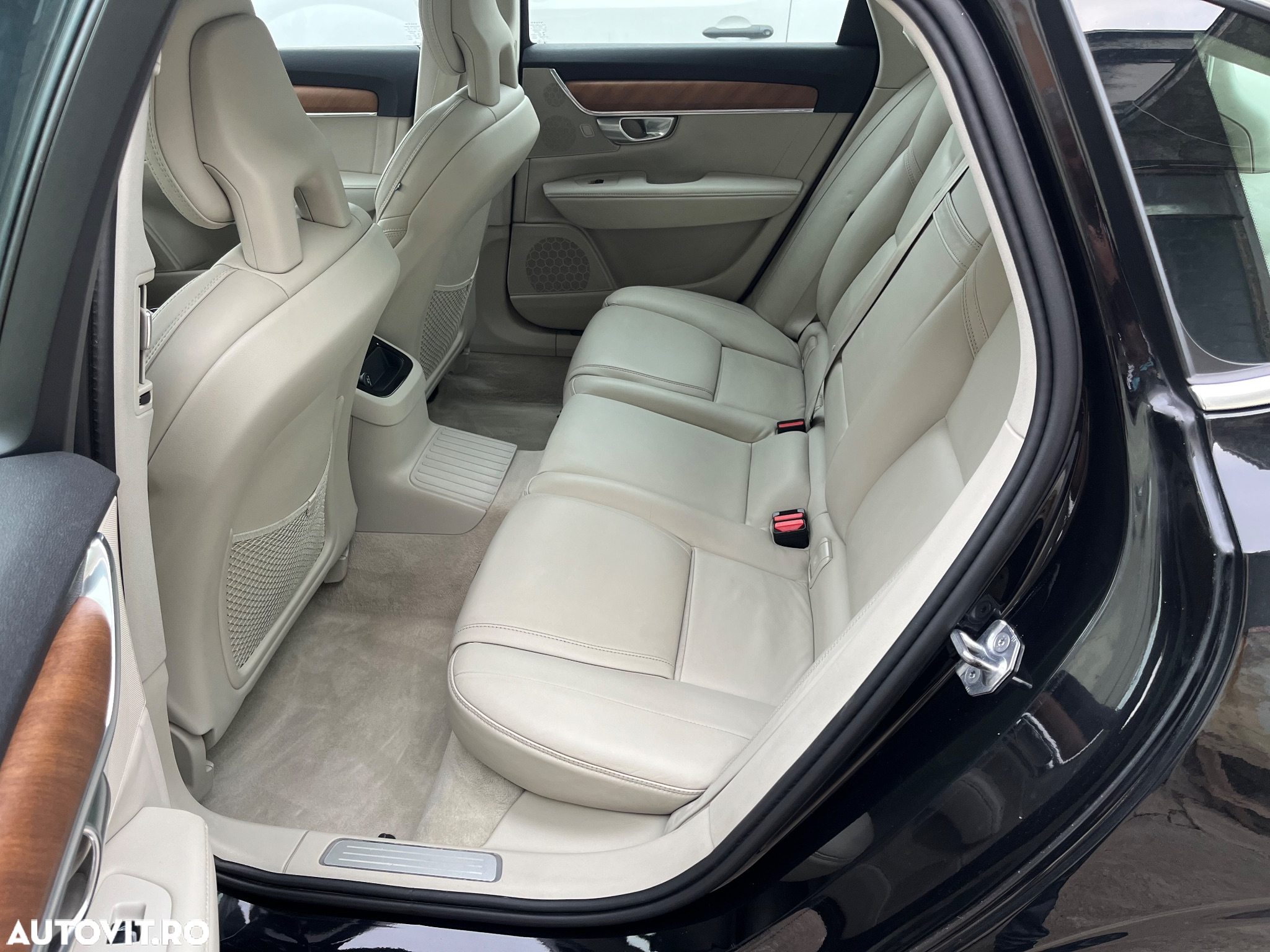 Volvo S90 T8 Twin Engine AWD Geartronic Inscription - 29