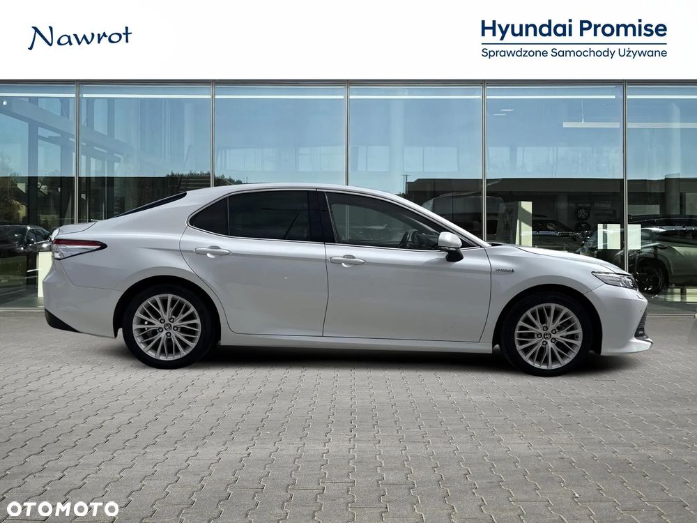 Toyota Camry 2.5 Hybrid Executive CVT - 6