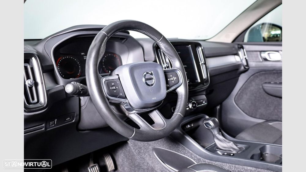 Volvo XC 40 1.5 T3 Momentum Plus - 10