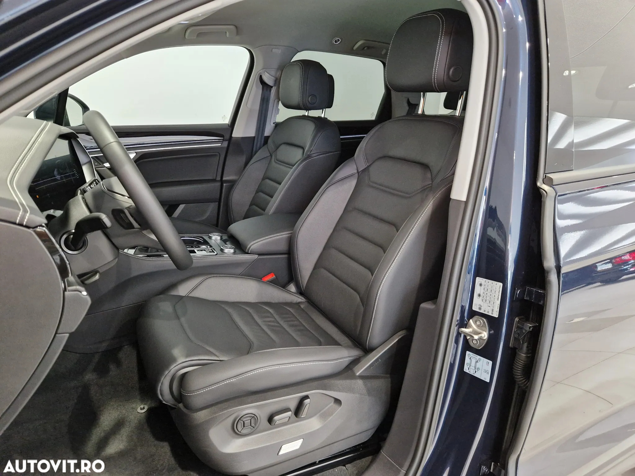 Volkswagen Touareg - 11