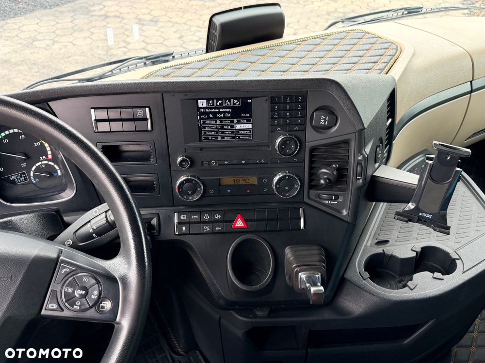 Mercedes-Benz Actros - 9