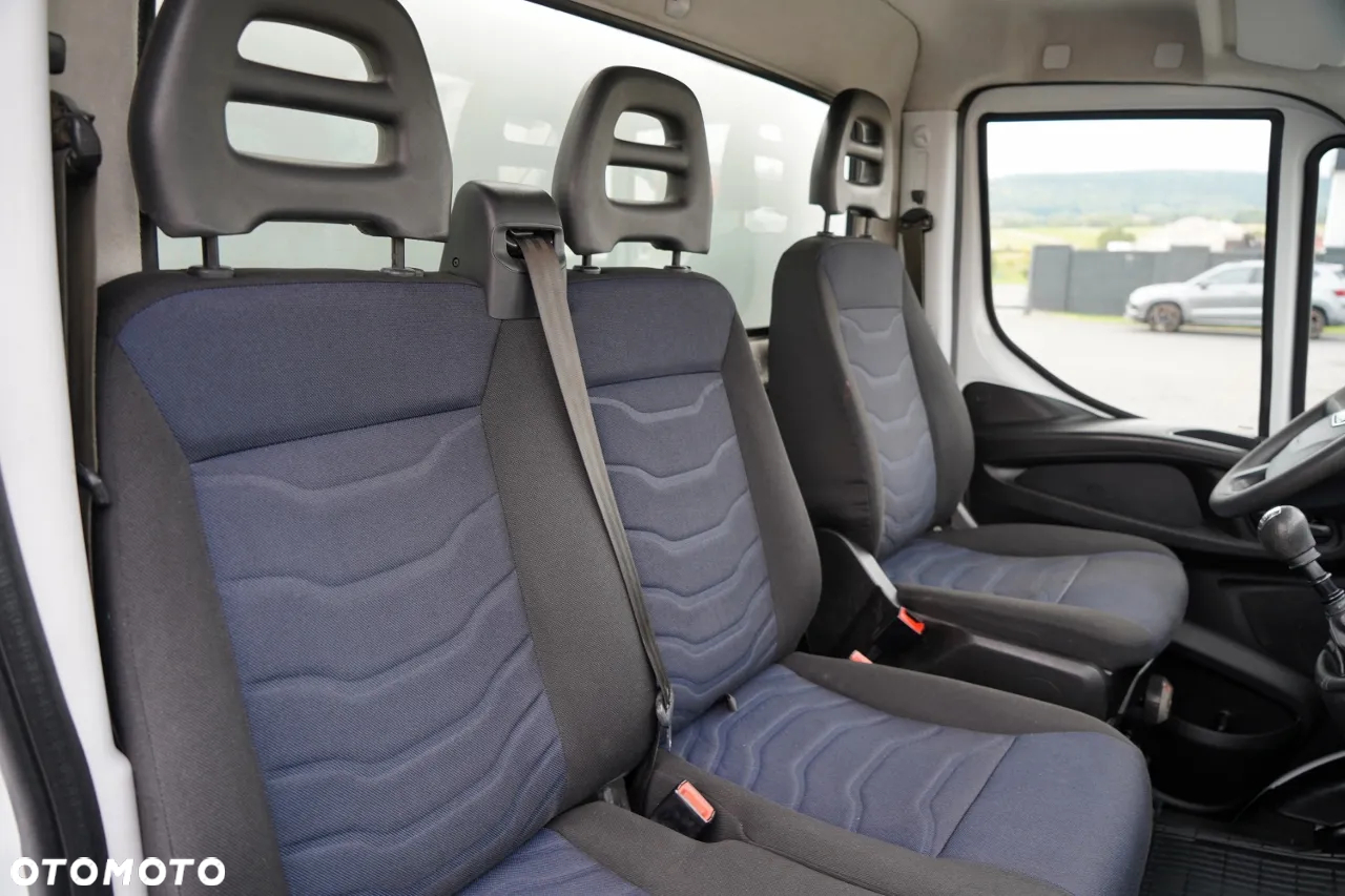 Iveco DAILY 35-140 / WYWROTKA TYLNOZSYPOWA / BLIŹNIAK / SKRZYNIA NARZĘDZIOWA / HAK / MANUAL / 3 OSOBOWY / SPROWADZONY / PO KONTRAKCIE SERWISOWYM - 32
