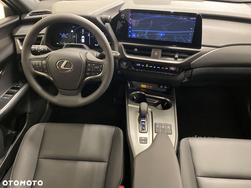 Lexus UX 300h F Sport Design - 3