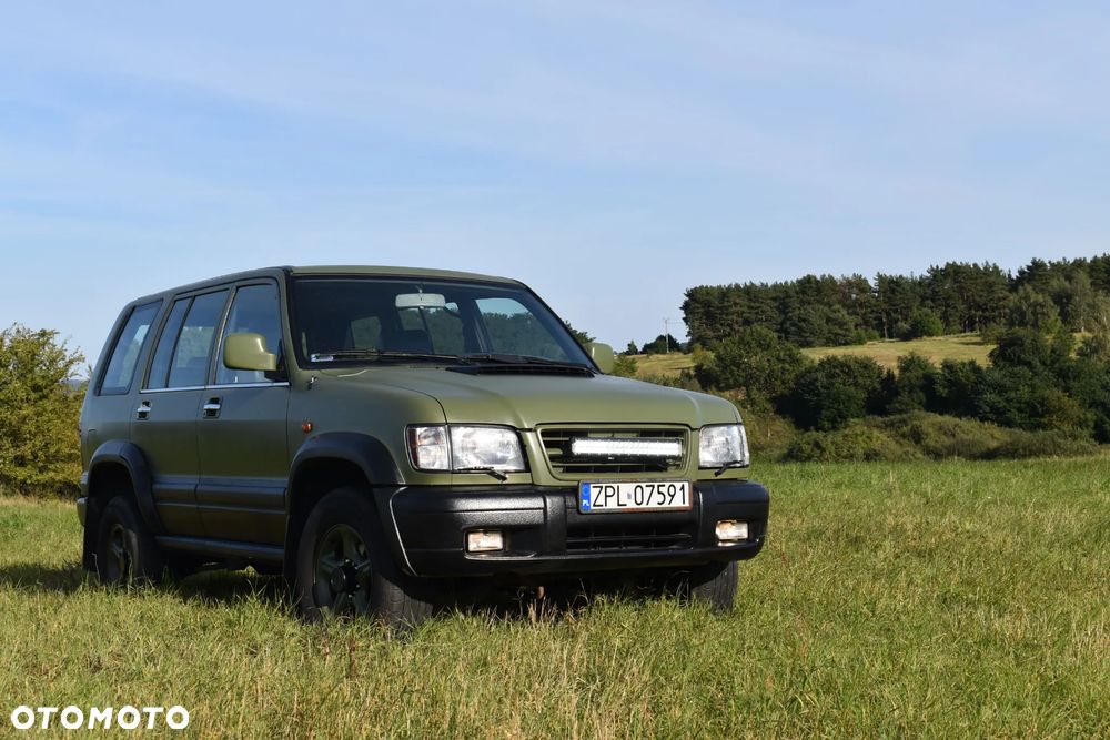 Isuzu Trooper - 1