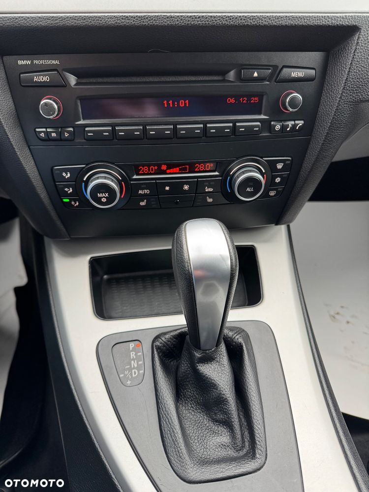 BMW Seria 3 318i - 25