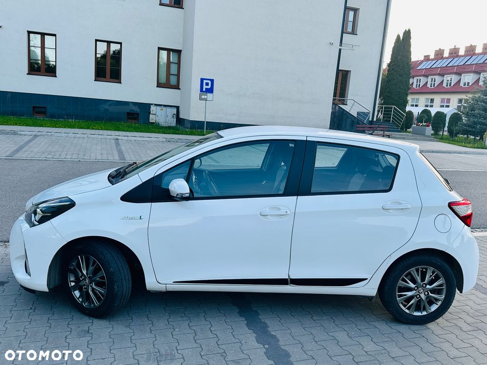 Toyota Yaris Hybrid 100 Premium EU6 - 13