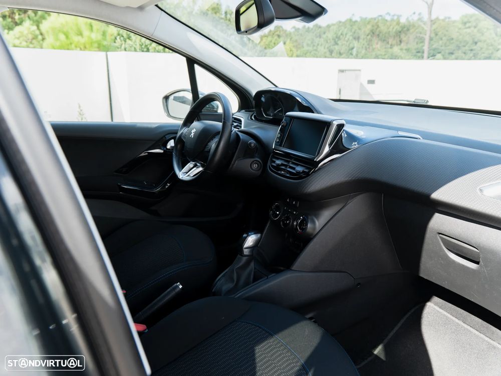 Peugeot 208 1.2 PureTech Style - 24